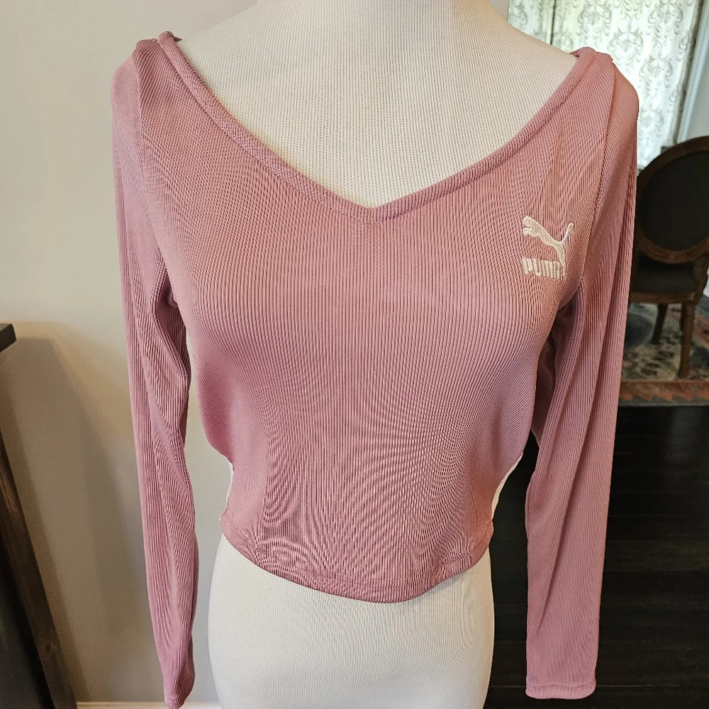 Puma Women's •Size Medium• Pink Croped Ribbed V-neck Athletic Top Athleisure - Picture 2 of 9